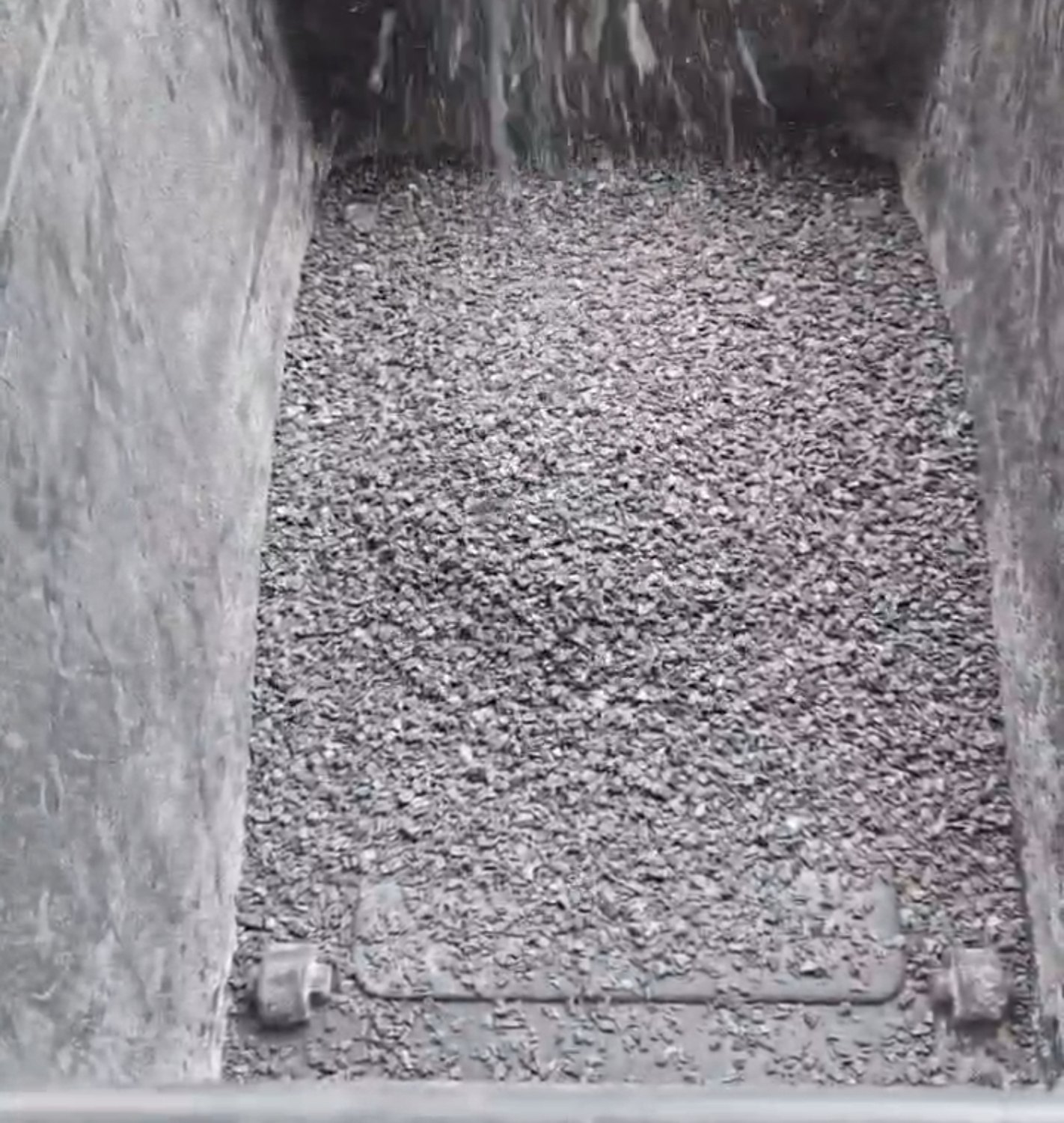 Granulated plastic material